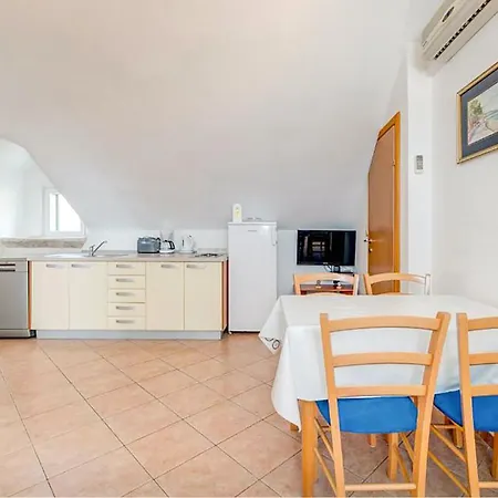 1 Bedroom Pet Friendly Apartment In Bol Apartament Bol