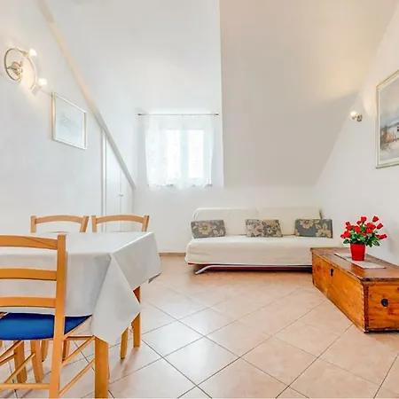 1 Bedroom Pet Friendly Apartment In Bol Bol