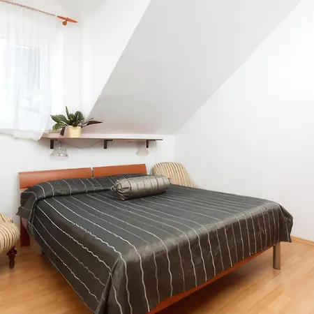 1 Bedroom Pet Friendly Apartment In Bol
